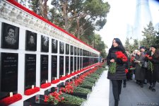 Azərbaycan xalqı 20 Yanvar faciəsi qurbanlarının əziz xatirəsini yad edir (FOTO)