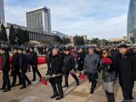 Azərbaycan xalqı 20 Yanvar faciəsi qurbanlarının əziz xatirəsini yad edir (FOTO)