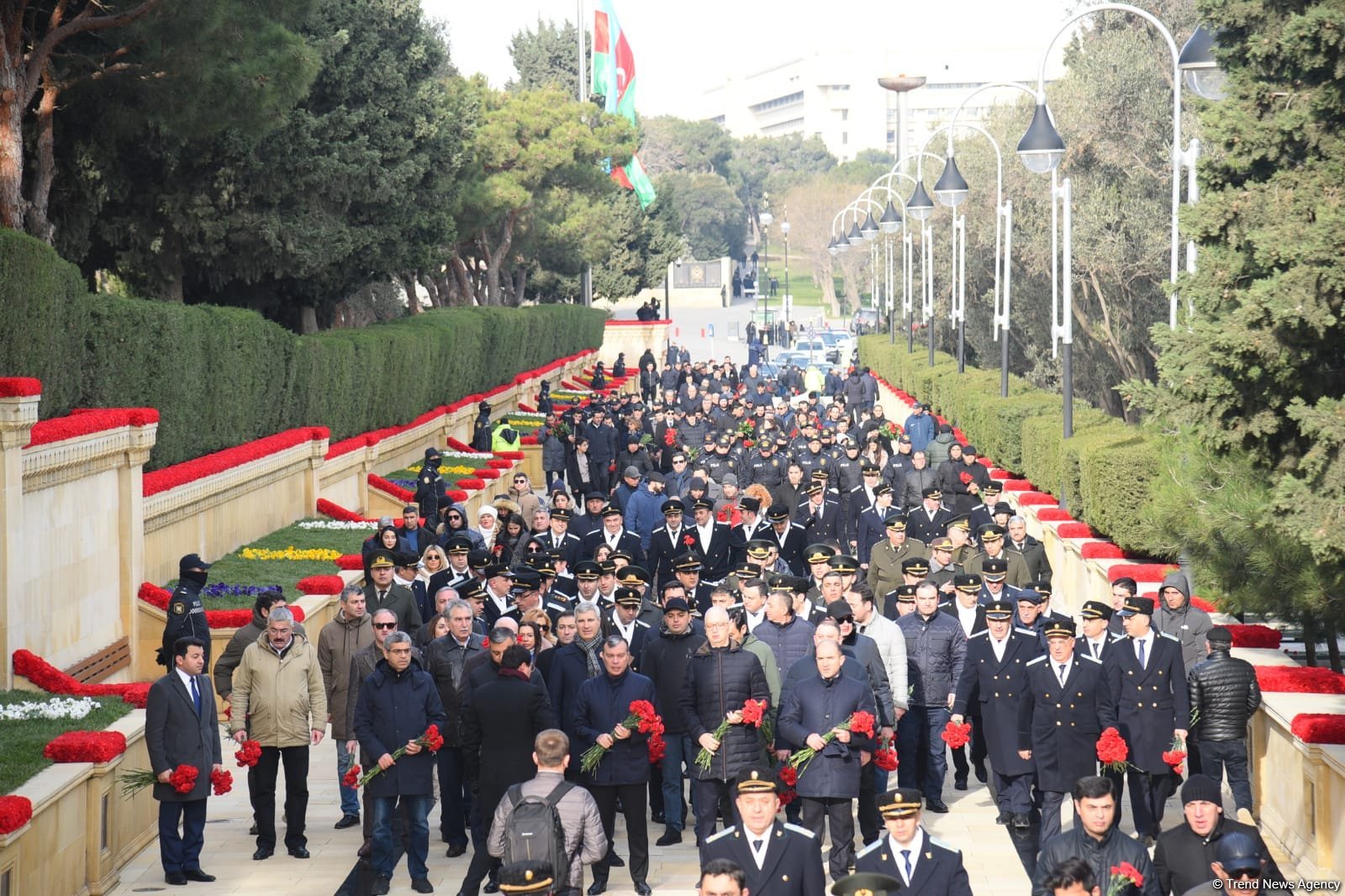 Azərbaycan xalqı 20 Yanvar faciəsi qurbanlarının əziz xatirəsini yad edir (FOTO)