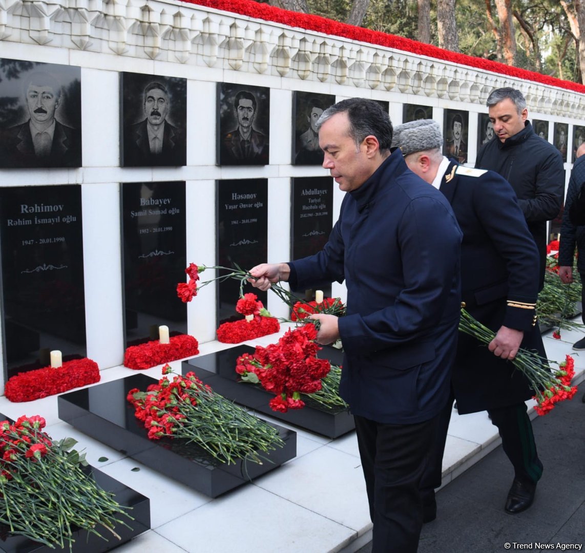 Azərbaycan xalqı 20 Yanvar faciəsi qurbanlarının əziz xatirəsini yad edir (FOTO)