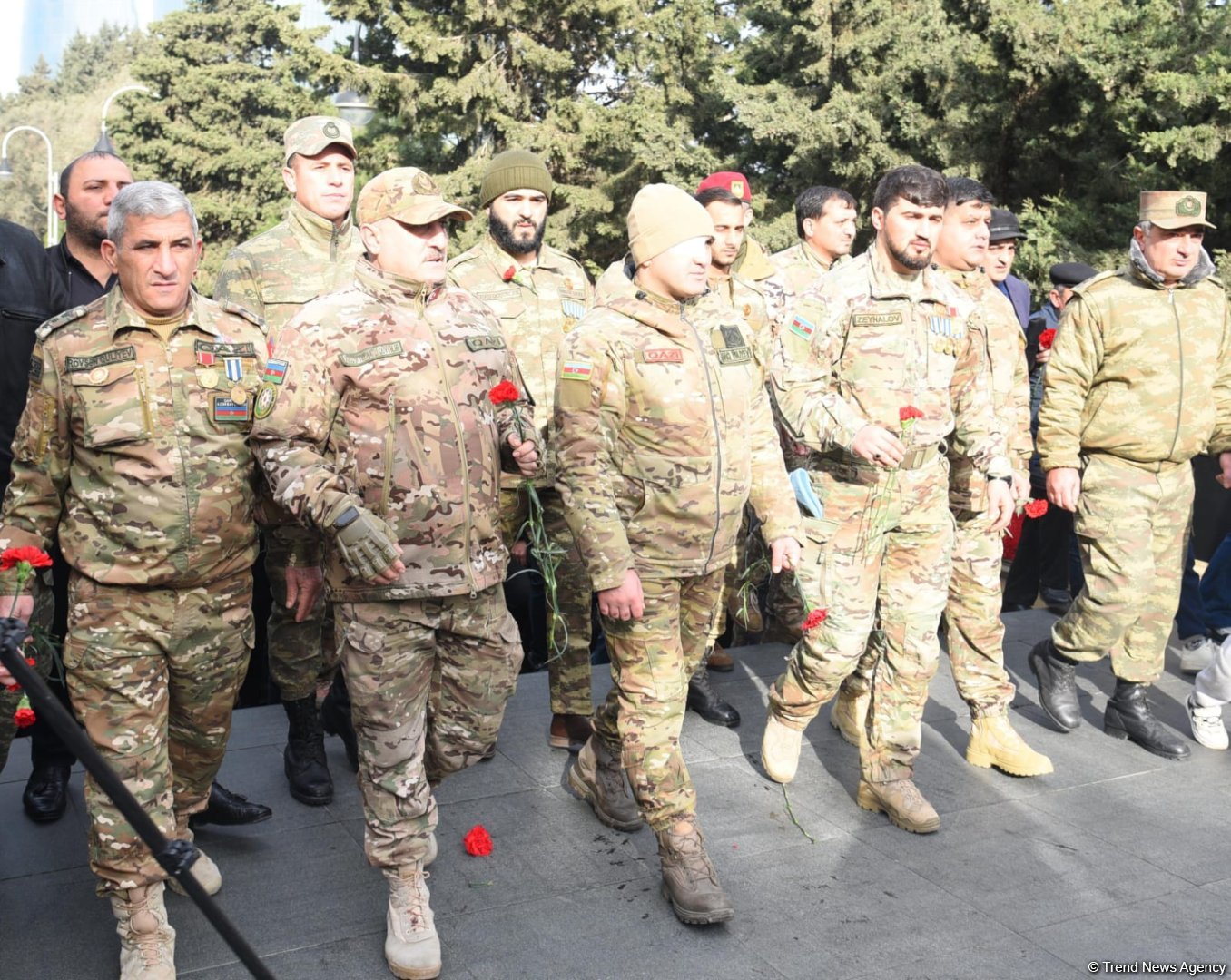 Azərbaycan xalqı 20 Yanvar faciəsi qurbanlarının əziz xatirəsini yad edir (FOTO)