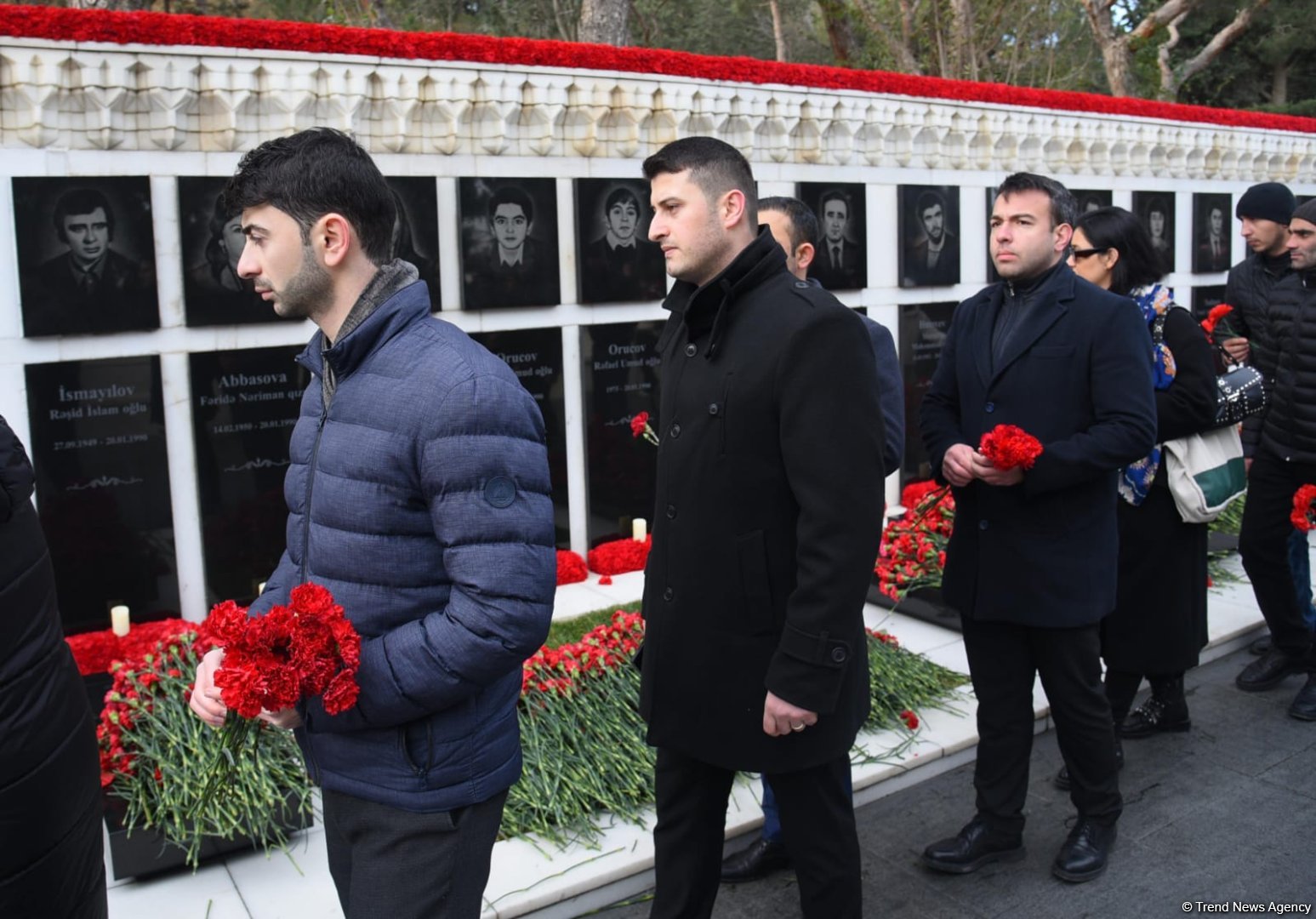 Azərbaycan xalqı 20 Yanvar faciəsi qurbanlarının əziz xatirəsini yad edir (FOTO)