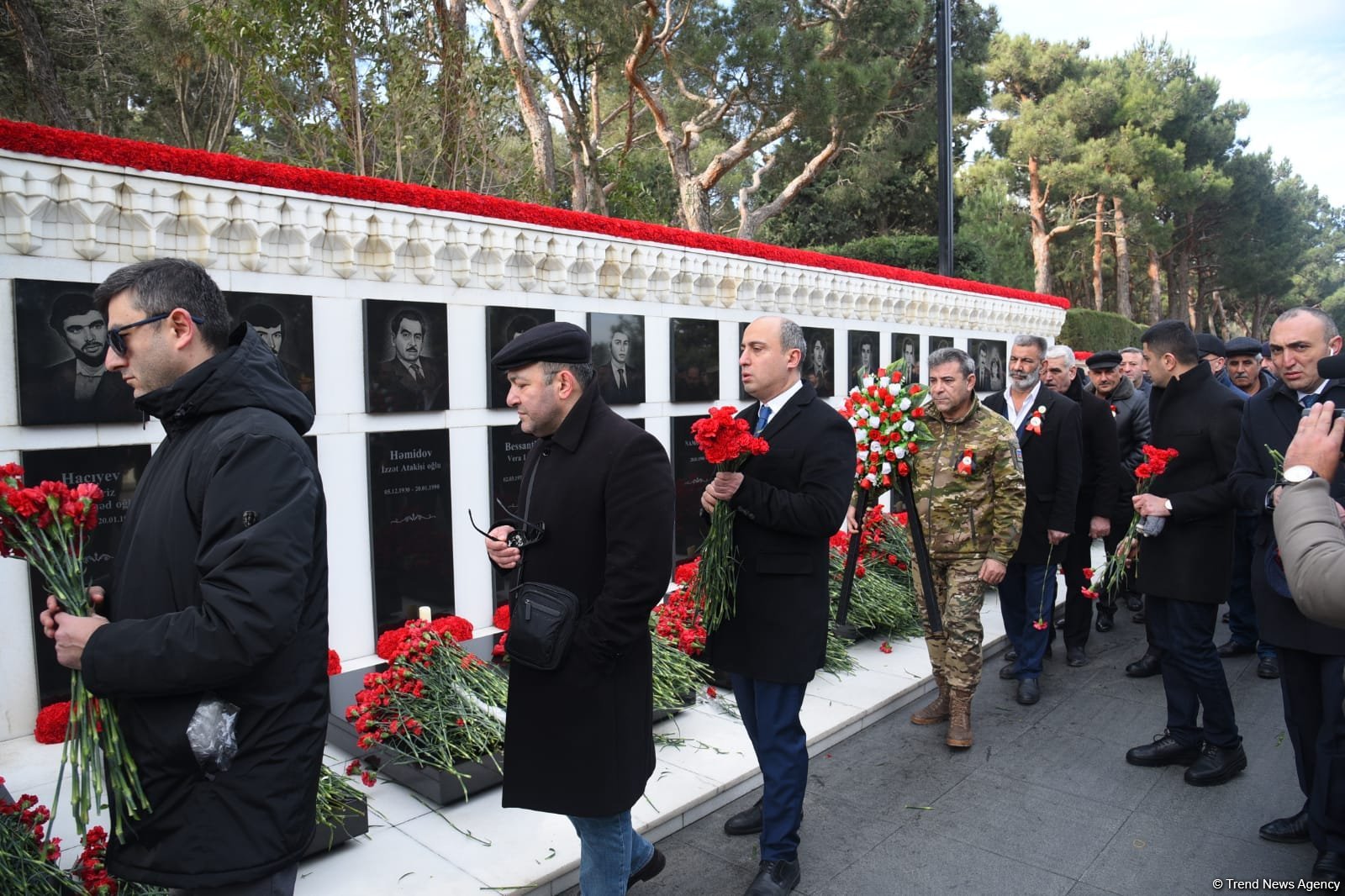 Azərbaycan xalqı 20 Yanvar faciəsi qurbanlarının əziz xatirəsini yad edir (FOTO)