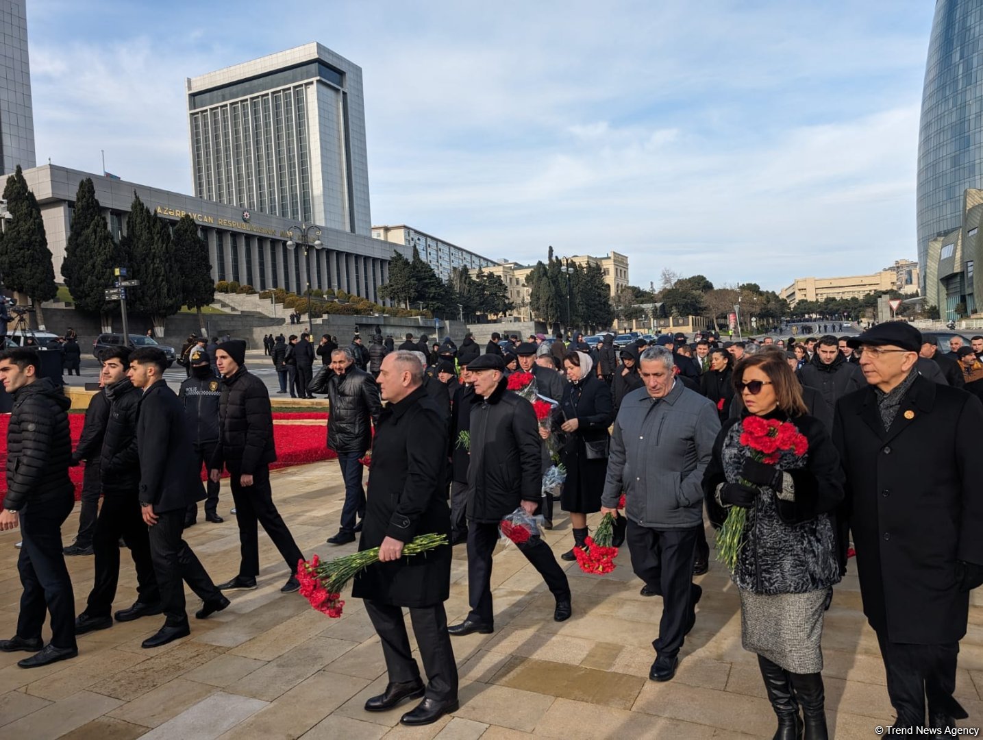 Azərbaycan xalqı 20 Yanvar faciəsi qurbanlarının əziz xatirəsini yad edir (FOTO)