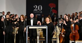 Filarmoniyada 20 Yanvar faciəsinin qurbanlarının xatirəsinə həsr olunmuş anım mərasimi baş tutub (FOTO)