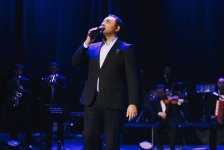 Mübariz Tağıyev Gəncə Dövlət Filarmoniyasında ilk dəfə solo konsert proqramı ilə çıxış edib (FOTO)