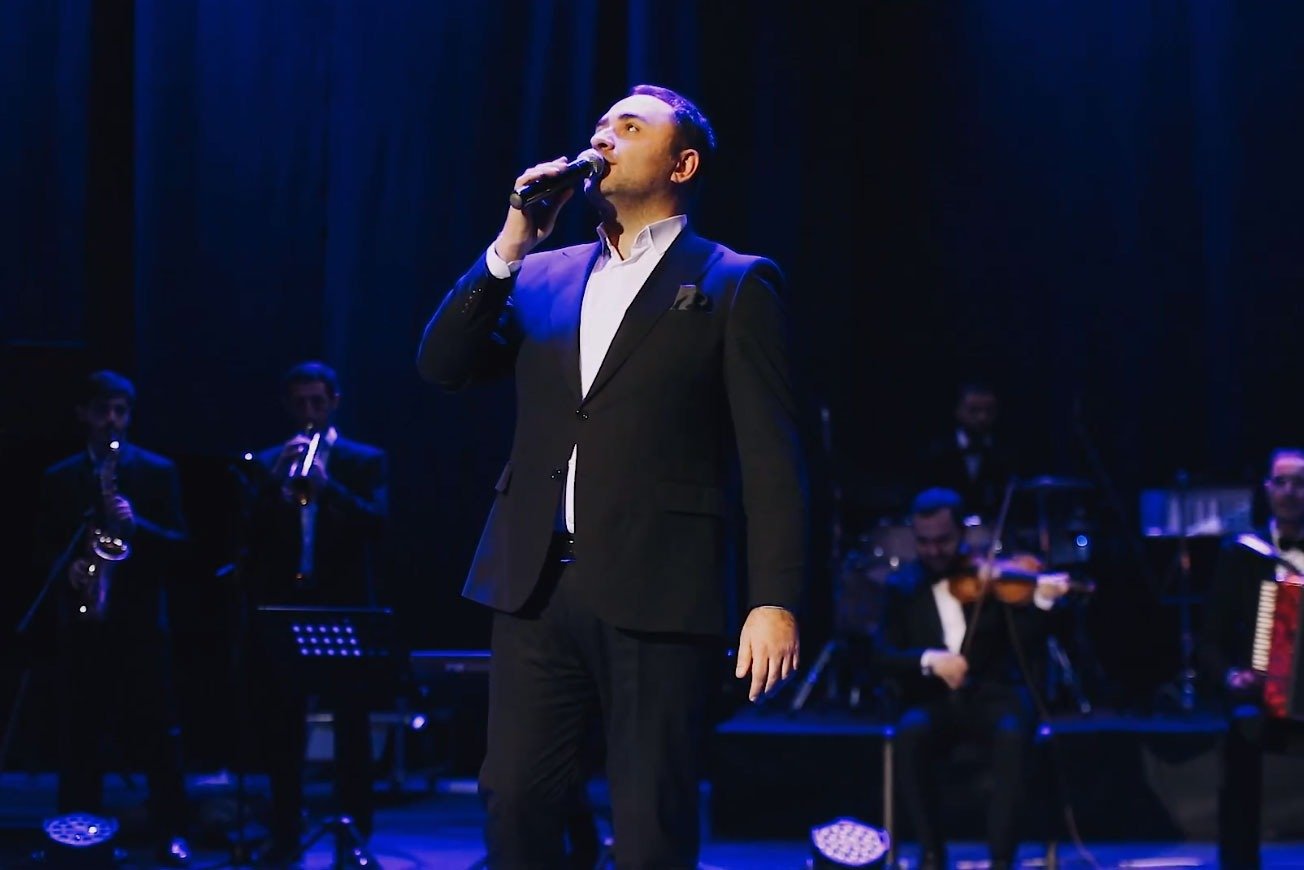 Mübariz Tağıyev Gəncə Dövlət Filarmoniyasında ilk dəfə solo konsert proqramı ilə çıxış edib (FOTO)