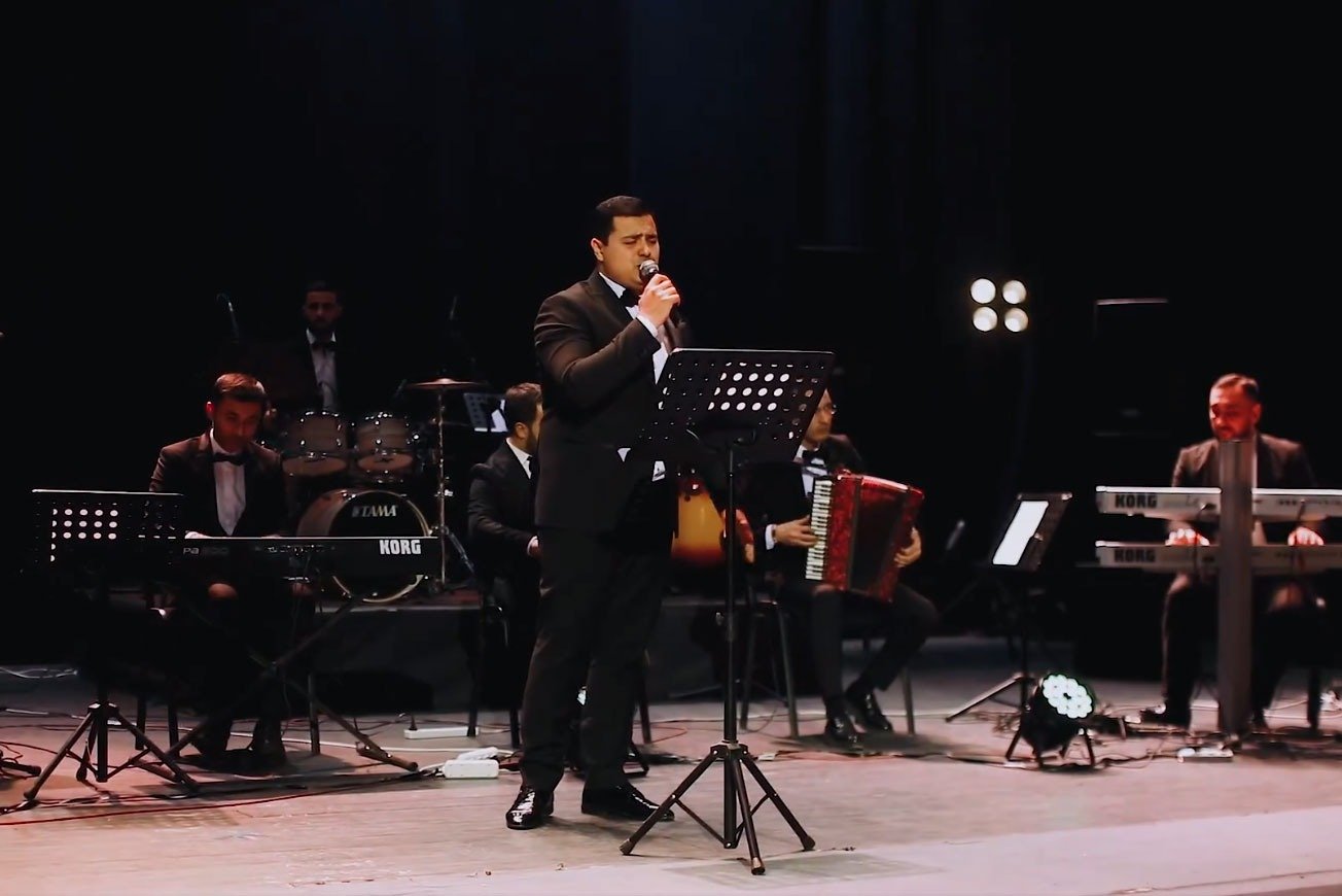 Mübariz Tağıyev Gəncə Dövlət Filarmoniyasında ilk dəfə solo konsert proqramı ilə çıxış edib (FOTO)