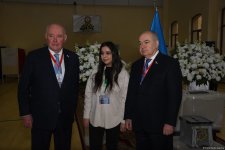 Vətəndaşlıq vəzifəsi - Hər kəs səsverməyə gəlir (FOTO)