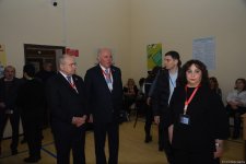 Vətəndaşlıq vəzifəsi - Hər kəs səsverməyə gəlir (FOTO)