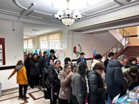 Azərbaycanda növbədənkənar Prezident seçkiləri: Məntəqələrdə seçici izdihamı (FOTO)