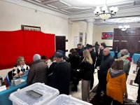 Azərbaycanda növbədənkənar Prezident seçkiləri: Məntəqələrdə seçici izdihamı (FOTO)