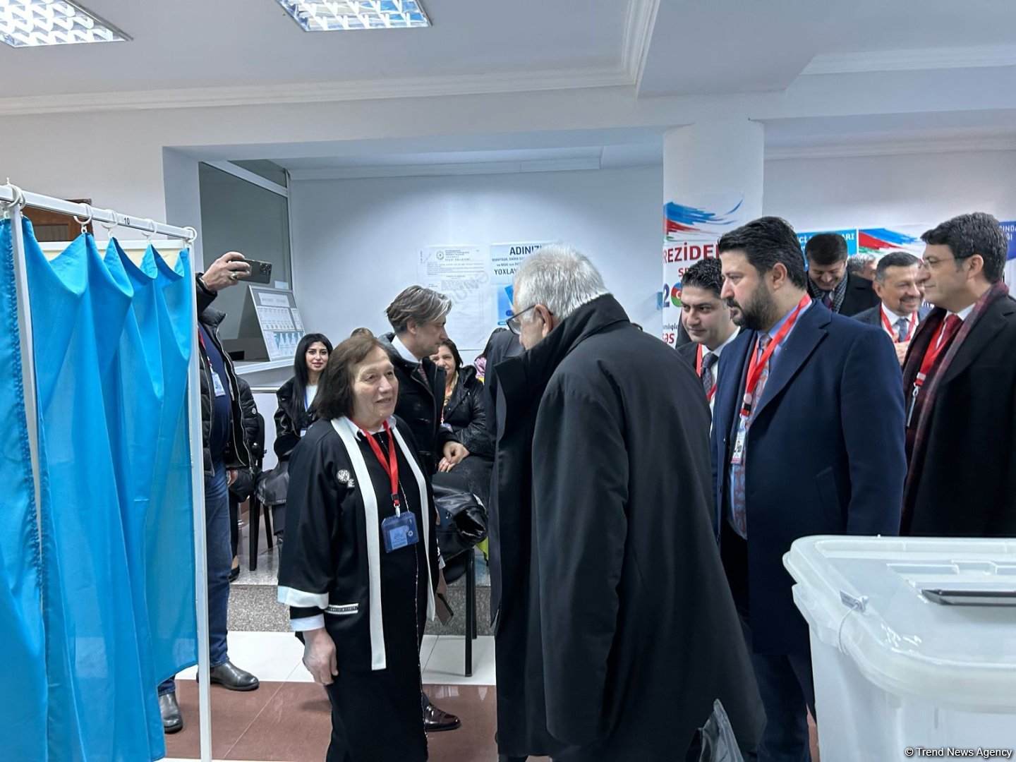 Türkiyəli deputatlar seçkilərin gedişini izləyirlər - Seçicilərin fəallığı nəzərə çarpır (FOTO/VİDEO)