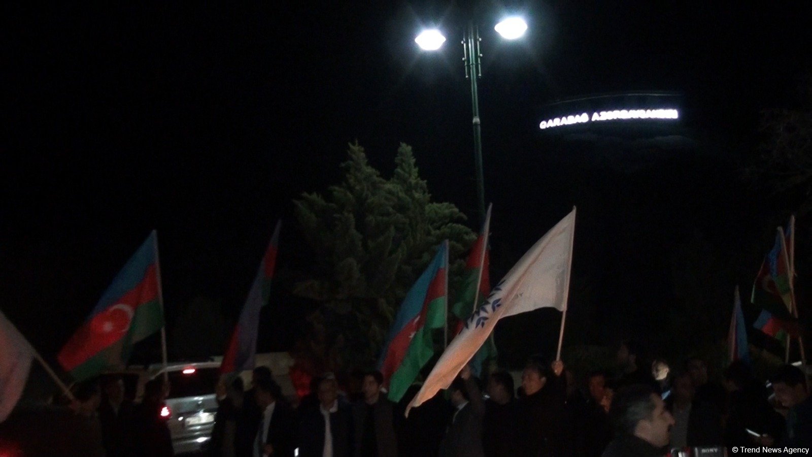 Ağdam sakinləri Prezident İlham Əliyevin qələbəsini qeyd edir (FOTO/VİDEO)