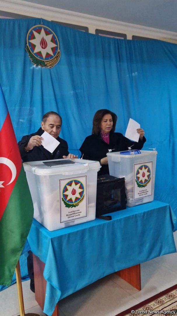 Bahar Muradova səs verdi (FOTO)