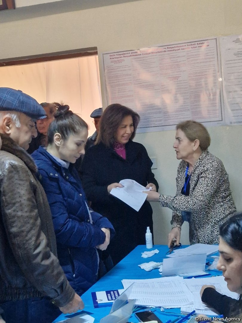 Bahar Muradova səs verdi (FOTO)