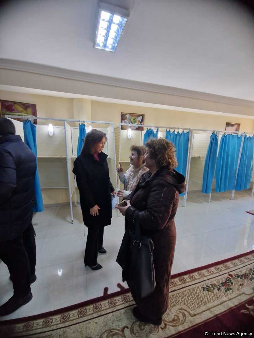 Bahar Muradova səs verdi (FOTO)