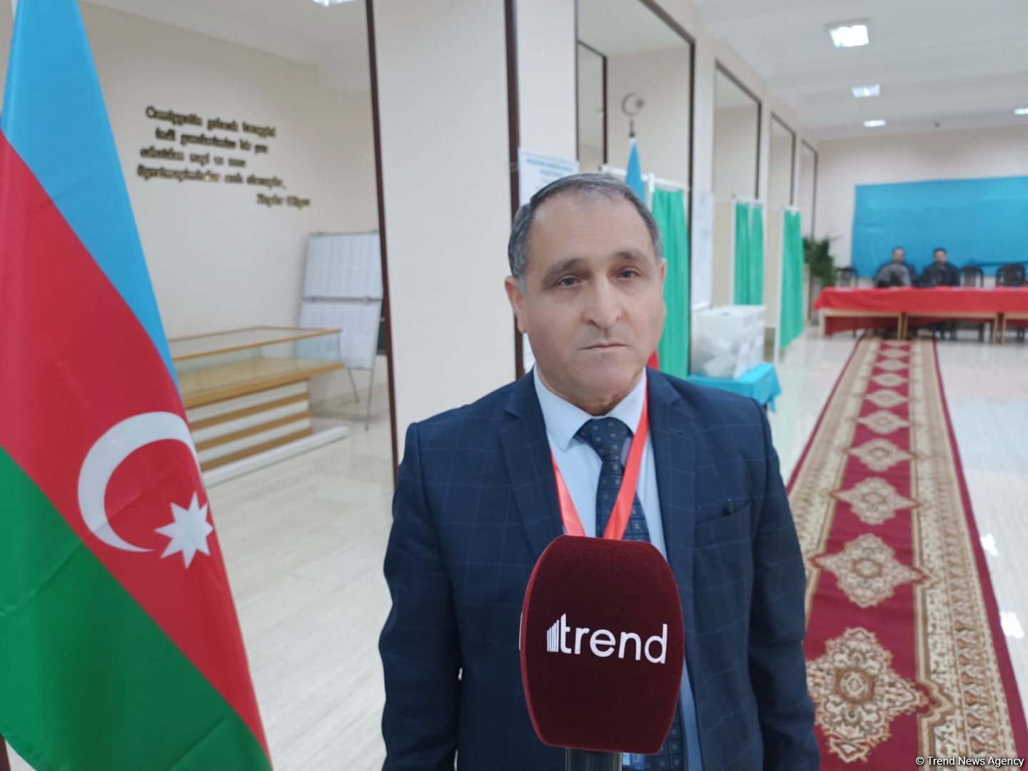 Azərbaycanda Prezident seçkilərində seçicilərin fəallığı davam edir (FOTO)