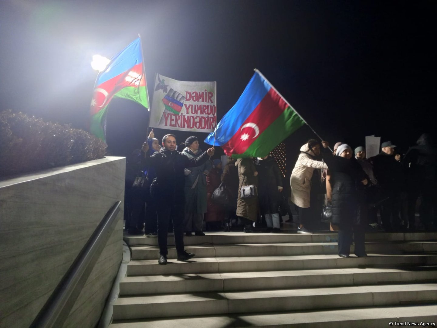 İlham Əliyevin Prezident seçkilərində qələbəsi Bakıda Heydər Əliyev Mərkəzinin parkında qeyd olunur (FOTO/VİDEO)