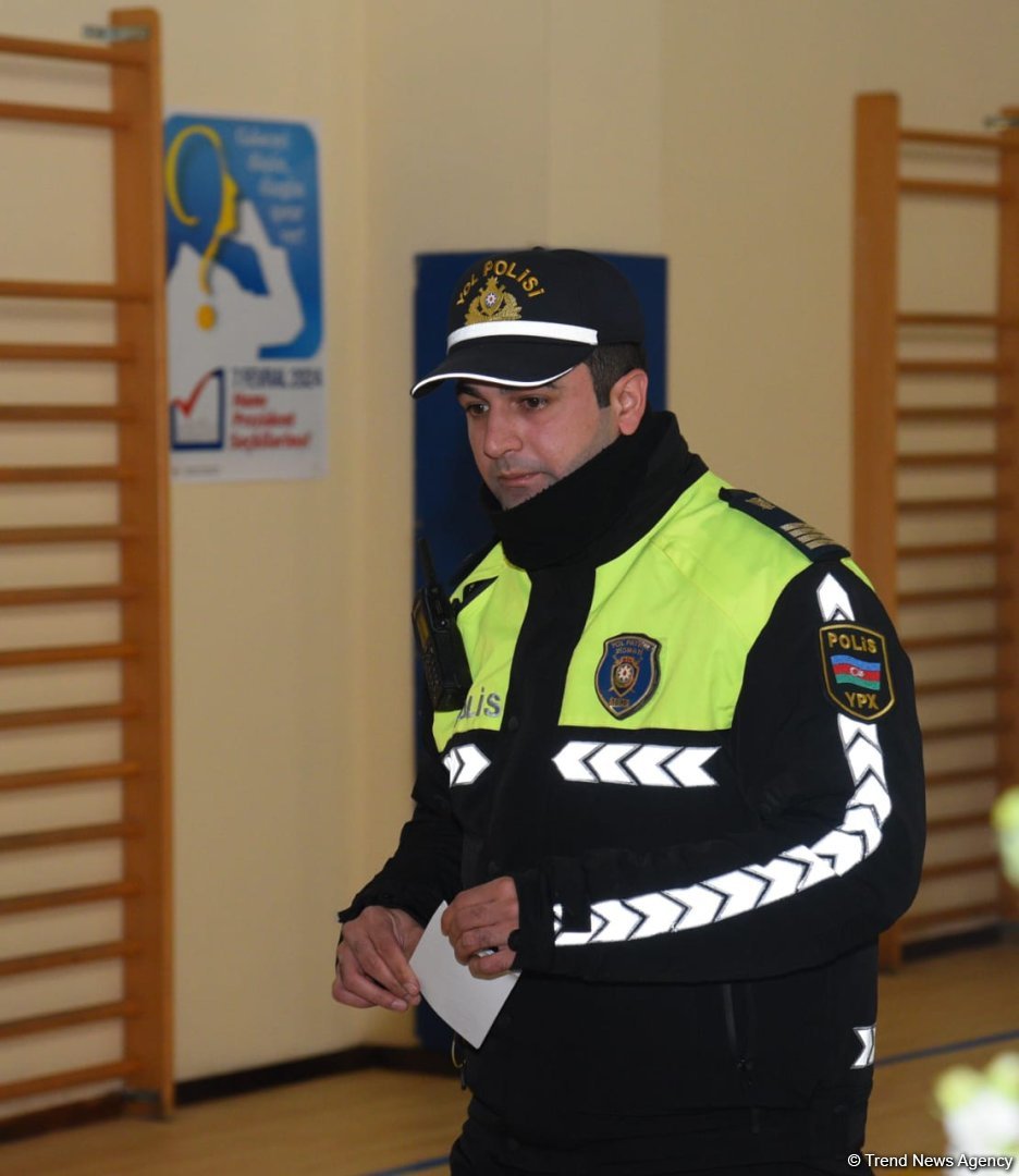 Vətəndaşlıq vəzifəsi - Hər kəs səsverməyə gəlir (FOTO)