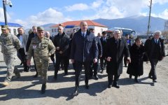 Prezident İlham Əliyev Xocalıda soyqırımı memorialının təməlini qoyub və rayon ictimaiyyətinin nümayəndələri ilə görüşüb (YENİLƏNİB) (FOTO/VİDEO)