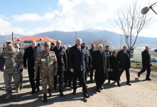 Prezident İlham Əliyev Xocalıda soyqırımı memorialının təməlini qoyub və rayon ictimaiyyətinin nümayəndələri ilə görüşüb (YENİLƏNİB) (FOTO/VİDEO)