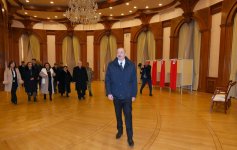 Prezident İlham Əliyev Xocalıda soyqırımı memorialının təməlini qoyub və rayon ictimaiyyətinin nümayəndələri ilə görüşüb (YENİLƏNİB) (FOTO/VİDEO)