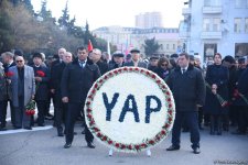 Dövlət və hökumət rəsmiləri Xocalı soyqırımı abidəsini ziyarət ediblər (FOTO)