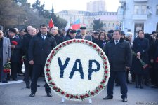 Dövlət və hökumət rəsmiləri Xocalı soyqırımı abidəsini ziyarət ediblər (FOTO)