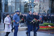 Dövlət və hökumət rəsmiləri Xocalı soyqırımı abidəsini ziyarət ediblər (FOTO)