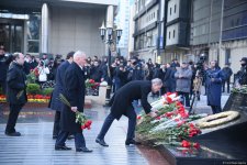 Dövlət və hökumət rəsmiləri Xocalı soyqırımı abidəsini ziyarət ediblər (FOTO)