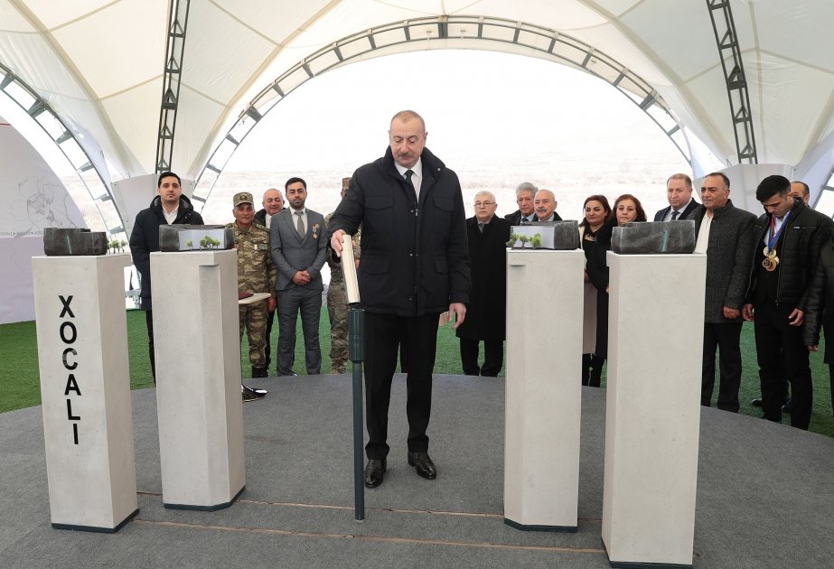 Prezident İlham Əliyev Xocalıda soyqırımı memorialının təməlini qoyub və rayon ictimaiyyətinin nümayəndələri ilə görüşüb (YENİLƏNİB) (FOTO/VİDEO)