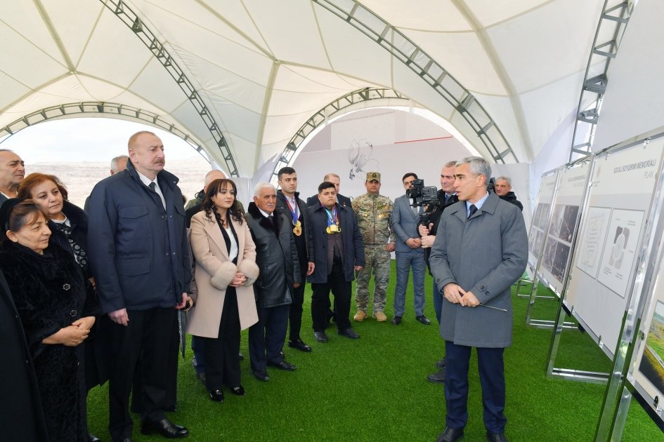 Prezident İlham Əliyev Xocalıda soyqırımı memorialının təməlini qoyub və rayon ictimaiyyətinin nümayəndələri ilə görüşüb (YENİLƏNİB) (FOTO/VİDEO)