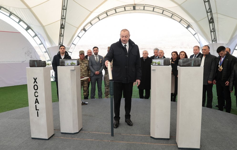 Prezident İlham Əliyev Xocalıda soyqırımı memorialının təməlini qoyub və rayon ictimaiyyətinin nümayəndələri ilə görüşüb (YENİLƏNİB) (FOTO/VİDEO)