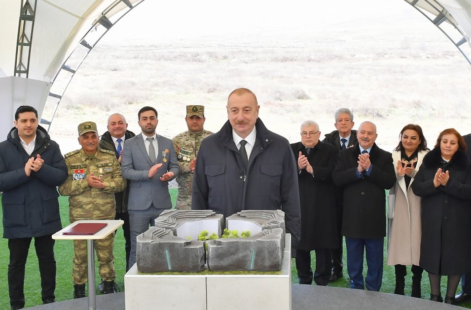 Prezident İlham Əliyev Xocalıda soyqırımı memorialının təməlini qoyub və rayon ictimaiyyətinin nümayəndələri ilə görüşüb (YENİLƏNİB) (FOTO/VİDEO)