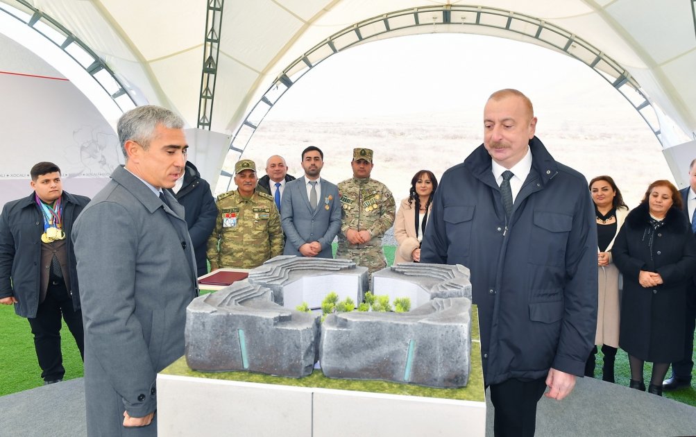 Prezident İlham Əliyev Xocalıda soyqırımı memorialının təməlini qoyub və rayon ictimaiyyətinin nümayəndələri ilə görüşüb (YENİLƏNİB) (FOTO/VİDEO)