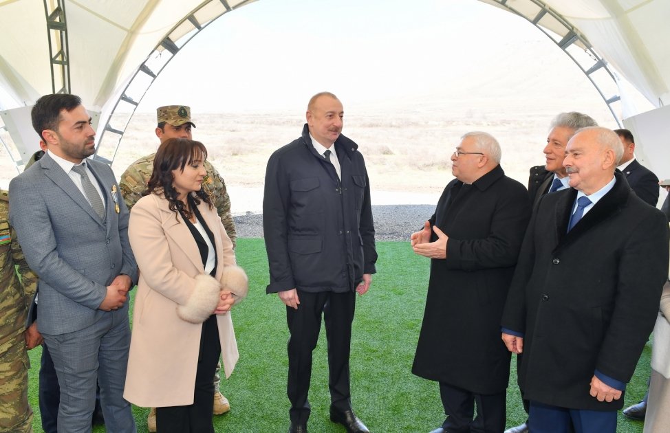Prezident İlham Əliyev Xocalıda soyqırımı memorialının təməlini qoyub və rayon ictimaiyyətinin nümayəndələri ilə görüşüb (YENİLƏNİB) (FOTO/VİDEO)