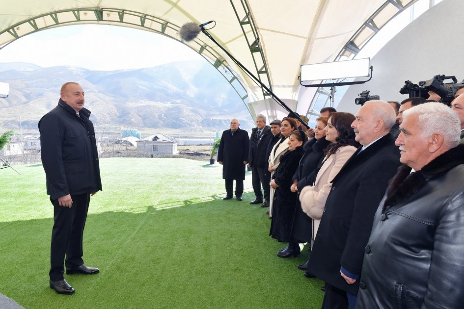 Prezident İlham Əliyev Xocalıda soyqırımı memorialının təməlini qoyub və rayon ictimaiyyətinin nümayəndələri ilə görüşüb (YENİLƏNİB) (FOTO/VİDEO)