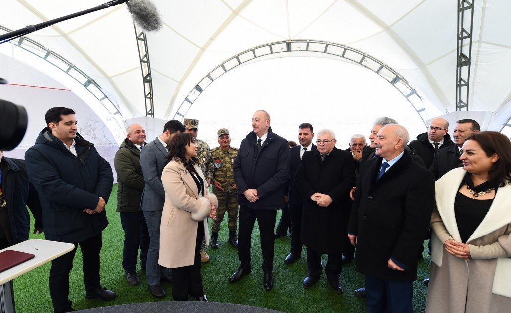Prezident İlham Əliyev Xocalıda soyqırımı memorialının təməlini qoyub və rayon ictimaiyyətinin nümayəndələri ilə görüşüb (YENİLƏNİB) (FOTO/VİDEO)