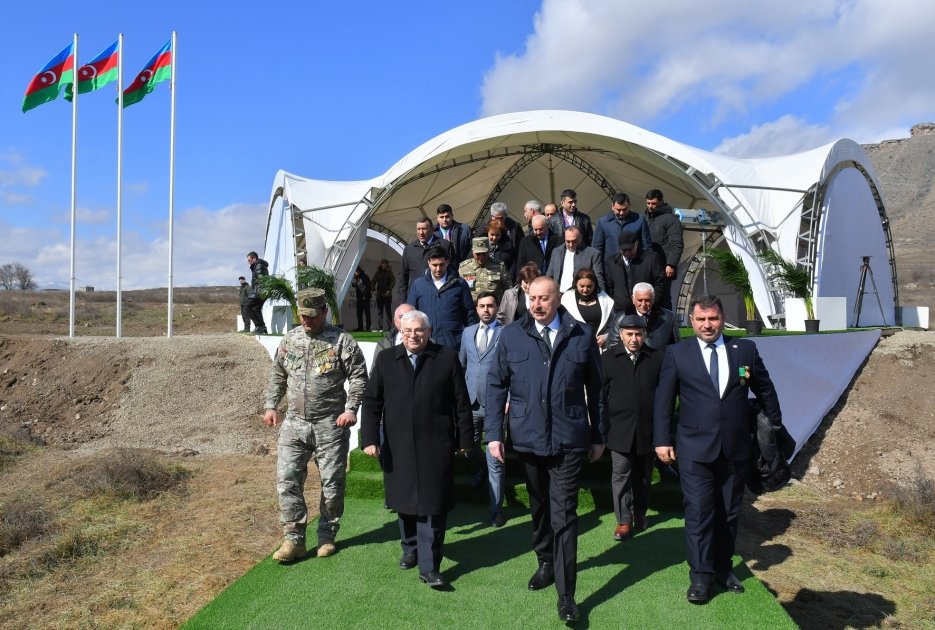 Prezident İlham Əliyev Xocalıda soyqırımı memorialının təməlini qoyub və rayon ictimaiyyətinin nümayəndələri ilə görüşüb (YENİLƏNİB) (FOTO/VİDEO)