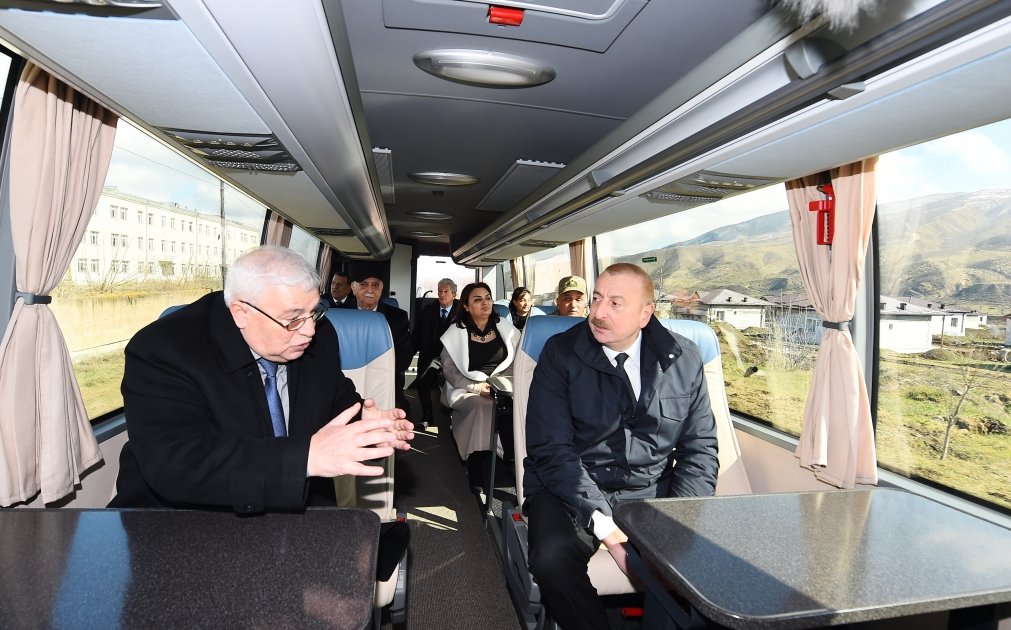Prezident İlham Əliyev Xocalıda soyqırımı memorialının təməlini qoyub və rayon ictimaiyyətinin nümayəndələri ilə görüşüb (YENİLƏNİB) (FOTO/VİDEO)