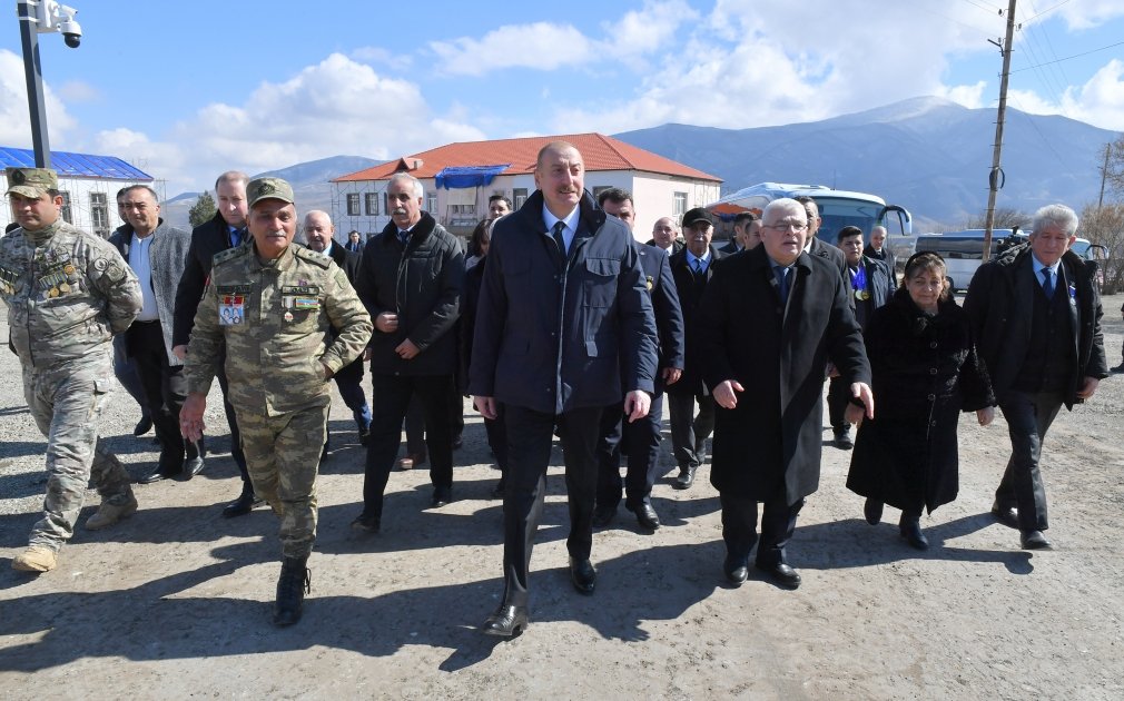 Prezident İlham Əliyev Xocalıda soyqırımı memorialının təməlini qoyub və rayon ictimaiyyətinin nümayəndələri ilə görüşüb (YENİLƏNİB) (FOTO/VİDEO)