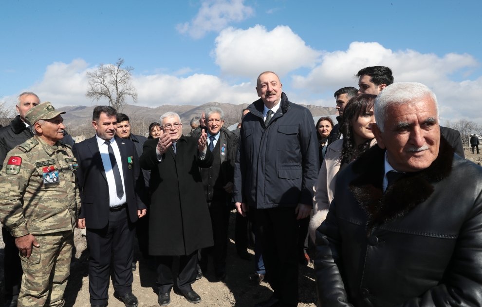 Prezident İlham Əliyev Xocalıda soyqırımı memorialının təməlini qoyub və rayon ictimaiyyətinin nümayəndələri ilə görüşüb (YENİLƏNİB) (FOTO/VİDEO)