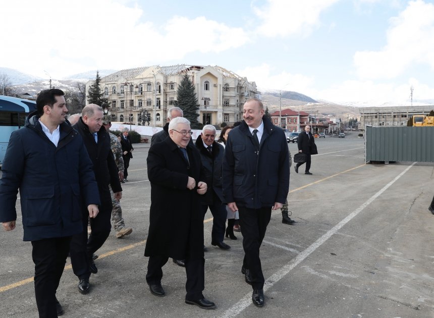 Prezident İlham Əliyev Xocalıda soyqırımı memorialının təməlini qoyub və rayon ictimaiyyətinin nümayəndələri ilə görüşüb (YENİLƏNİB) (FOTO/VİDEO)