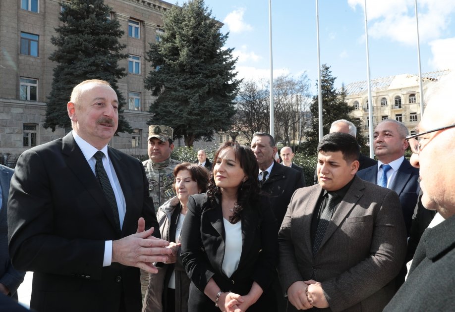 Prezident İlham Əliyev Xocalıda soyqırımı memorialının təməlini qoyub və rayon ictimaiyyətinin nümayəndələri ilə görüşüb (YENİLƏNİB) (FOTO/VİDEO)