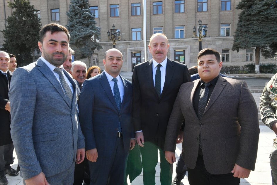Prezident İlham Əliyev Xocalıda soyqırımı memorialının təməlini qoyub və rayon ictimaiyyətinin nümayəndələri ilə görüşüb (YENİLƏNİB) (FOTO/VİDEO)