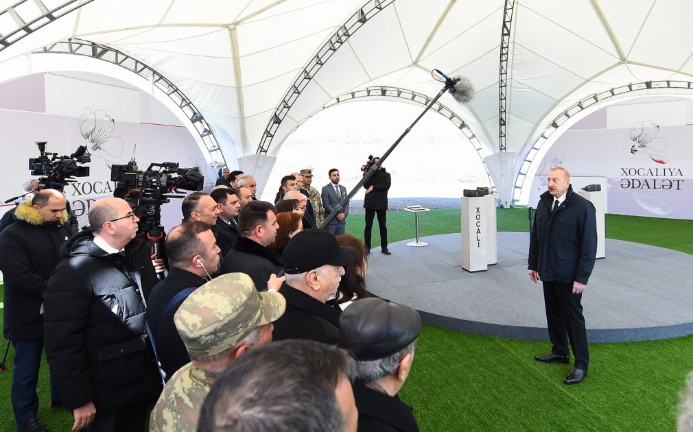 Prezident İlham Əliyev Xocalıda soyqırımı memorialının təməlini qoyub və rayon ictimaiyyətinin nümayəndələri ilə görüşüb (YENİLƏNİB) (FOTO/VİDEO)