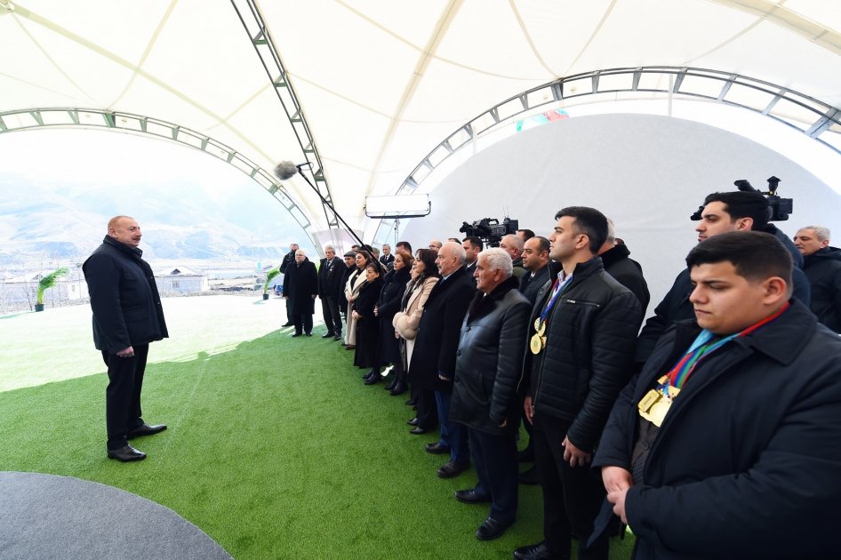 Prezident İlham Əliyev Xocalıda soyqırımı memorialının təməlini qoyub və rayon ictimaiyyətinin nümayəndələri ilə görüşüb (YENİLƏNİB) (FOTO/VİDEO)
