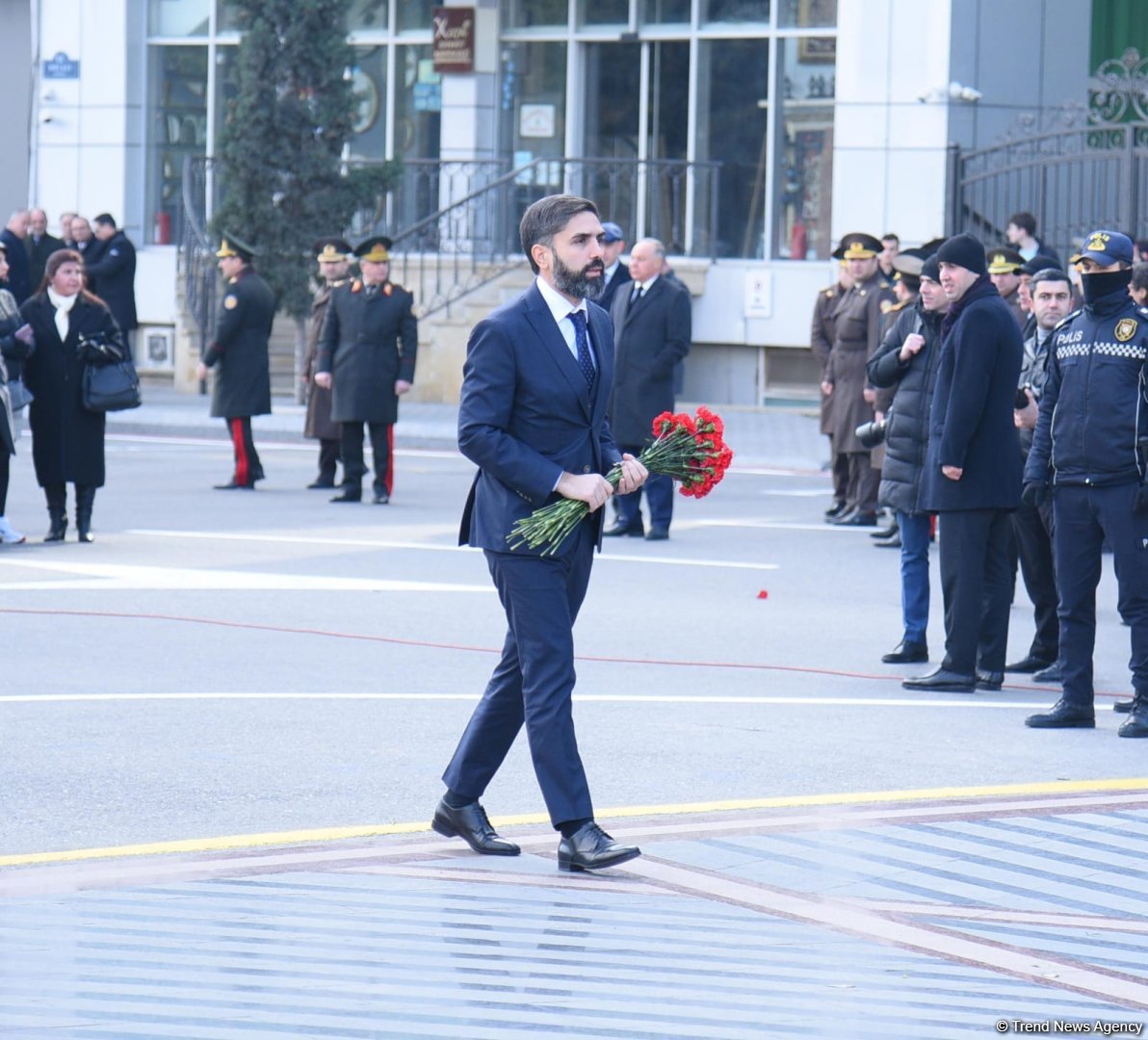 Dövlət və hökumət rəsmiləri Xocalı soyqırımı abidəsini ziyarət ediblər (FOTO)