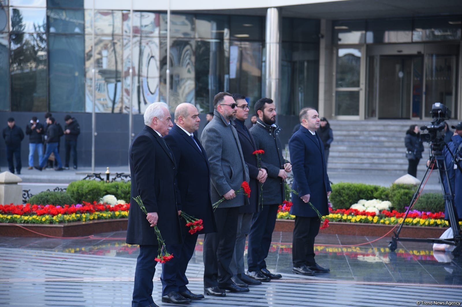 Dövlət və hökumət rəsmiləri Xocalı soyqırımı abidəsini ziyarət ediblər (FOTO)